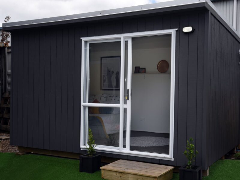 Large Cabin - 4.2 x 2.4 m