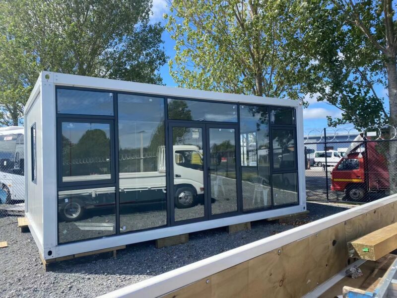 LARGE CABIN 6 x 4 m Glass Wall