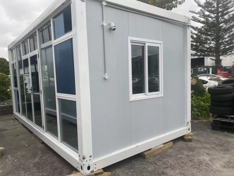 MEDIUM CABIN 6 x 3 m Glass Wall