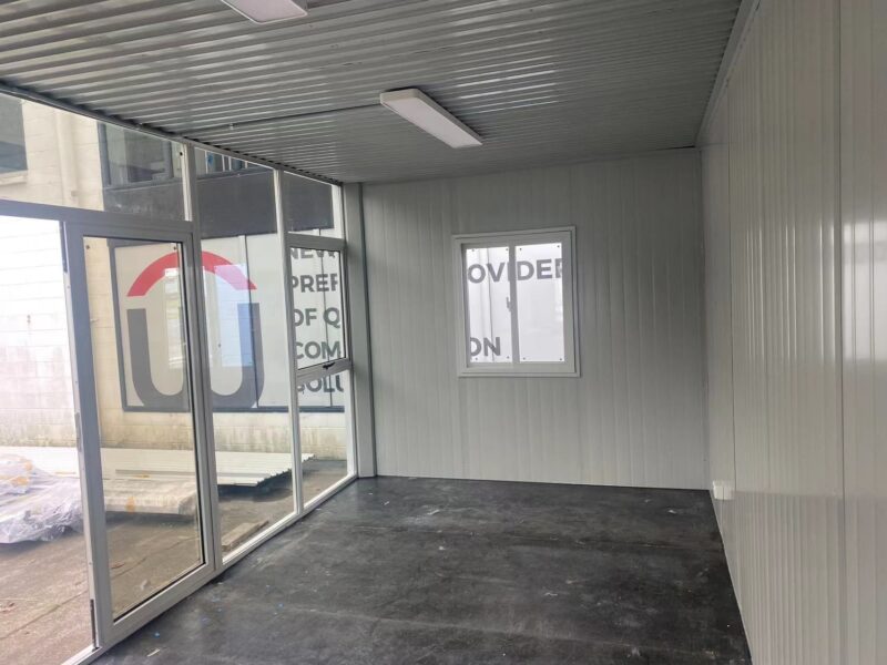 MEDIUM CABIN 6 x 3 m Glass Wall