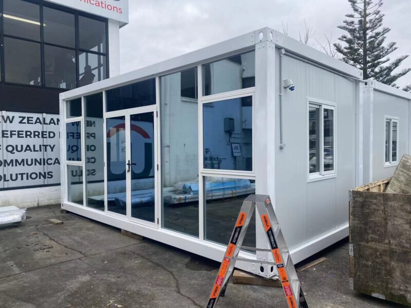 MEDIUM CABIN 6 x 3 m Glass Wall