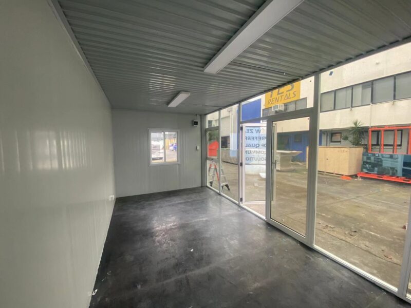 MEDIUM CABIN 6 x 3 m Glass Wall