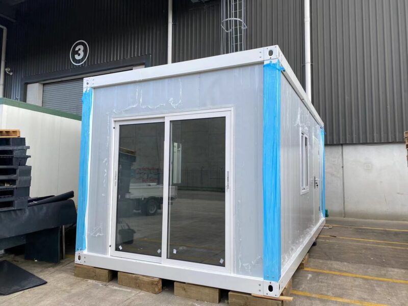 MEDIUM CABIN 6 x 3 m CLASSIC III