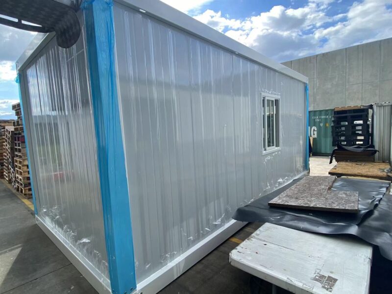 MEDIUM CABIN 6 x 3 m CLASSIC III