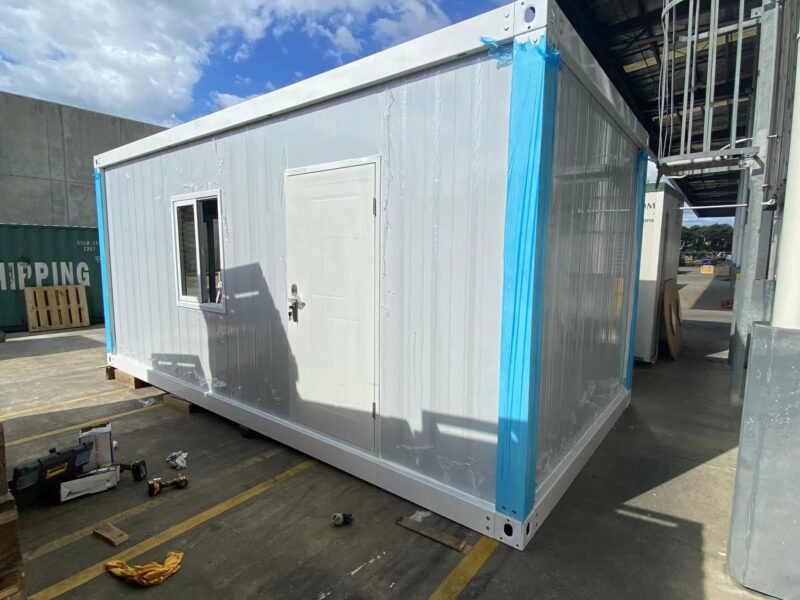 MEDIUM CABIN 6 x 3 m CLASSIC III