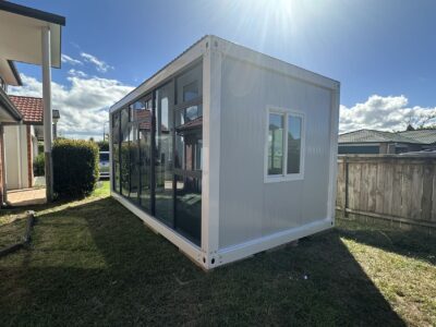 MEDIUM CABIN 6 x 3 m Glass Wall II