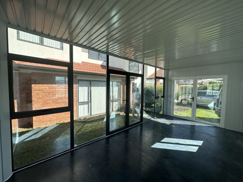 MEDIUM CABIN 6 x 3 m Glass Wall II