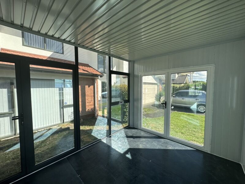 MEDIUM CABIN 6 x 3 m Glass Wall II