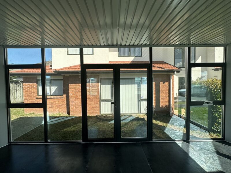 MEDIUM CABIN 6 x 3 m Glass Wall II