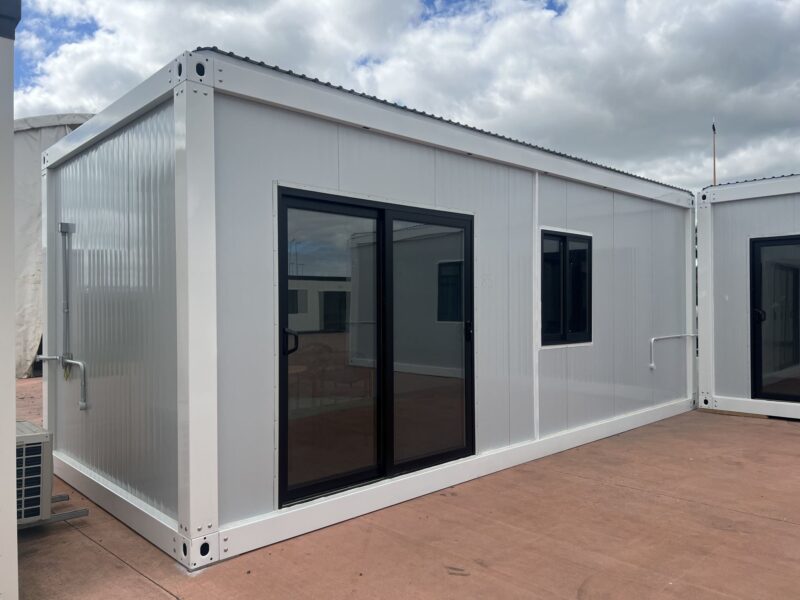 MEDIUM CABIN 6 x 3 m CLASSIC VII
