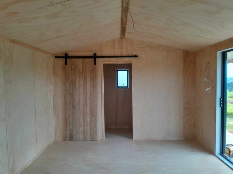 Medium Cabin - 6.0m x 3.0m